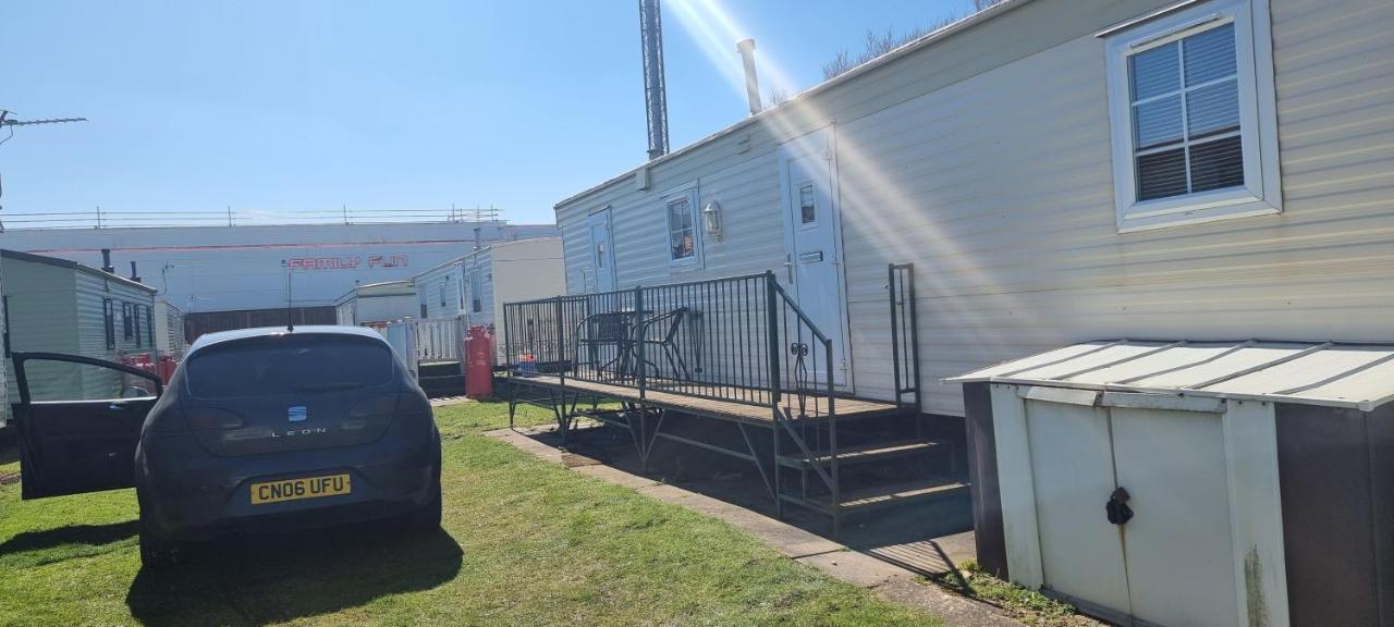 8 Berth Caravan Direct Beach Access Инголдмелс Екстериор снимка